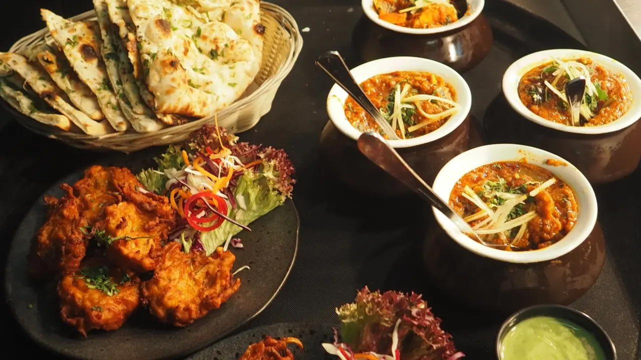 What To Order At An Indian Restaurant: Smart, Flavorful Picks For First-Timers (2026)